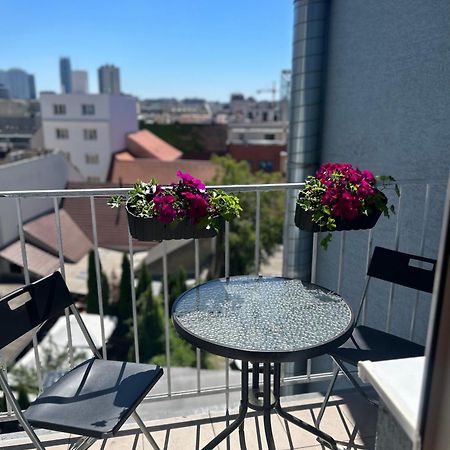 Plaza De Luxe Apartment Bratislava Bagian luar foto