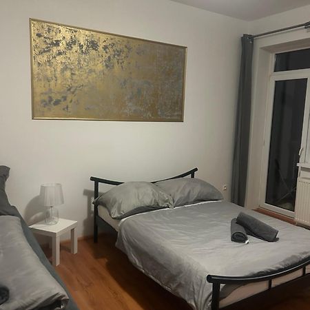 Plaza De Luxe Apartment Bratislava Bagian luar foto