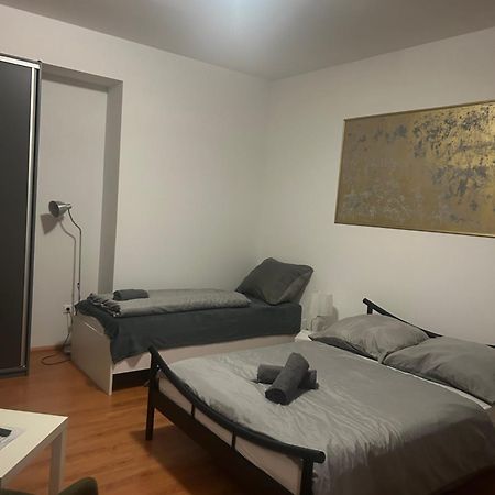 Plaza De Luxe Apartment Bratislava Bagian luar foto