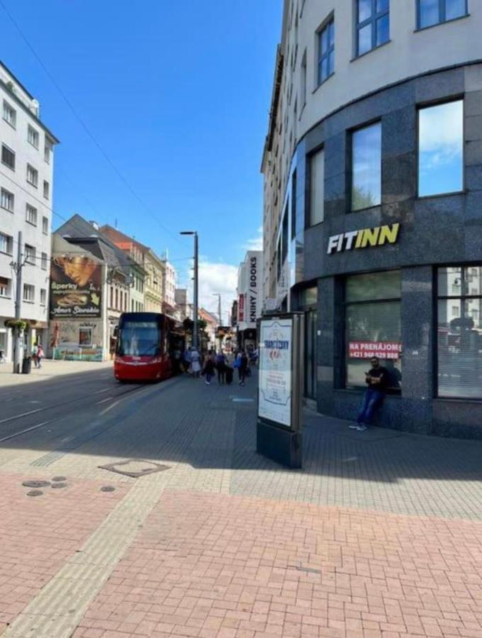 Plaza De Luxe Apartment Bratislava Bagian luar foto