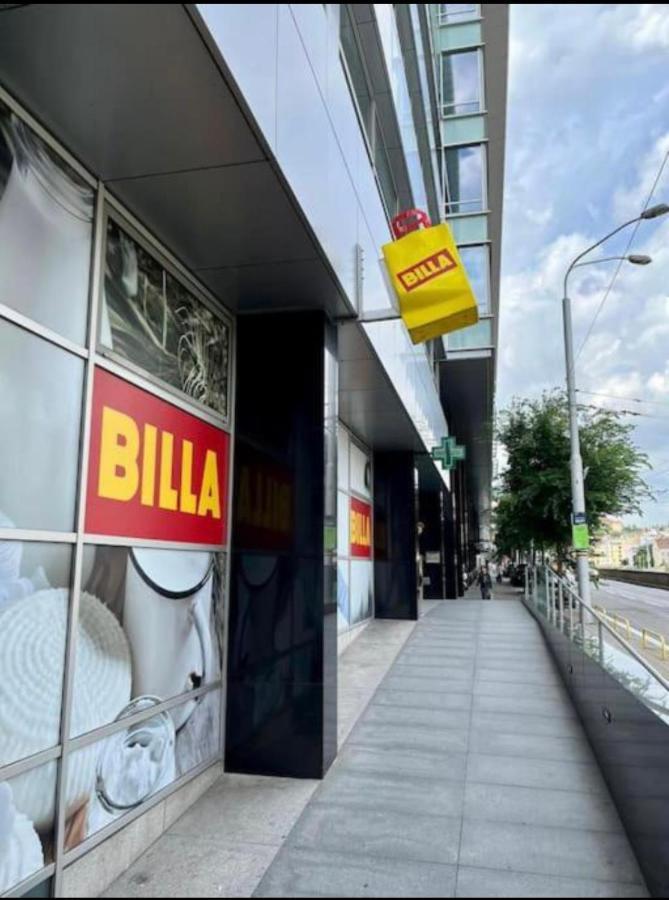 Plaza De Luxe Apartment Bratislava Bagian luar foto