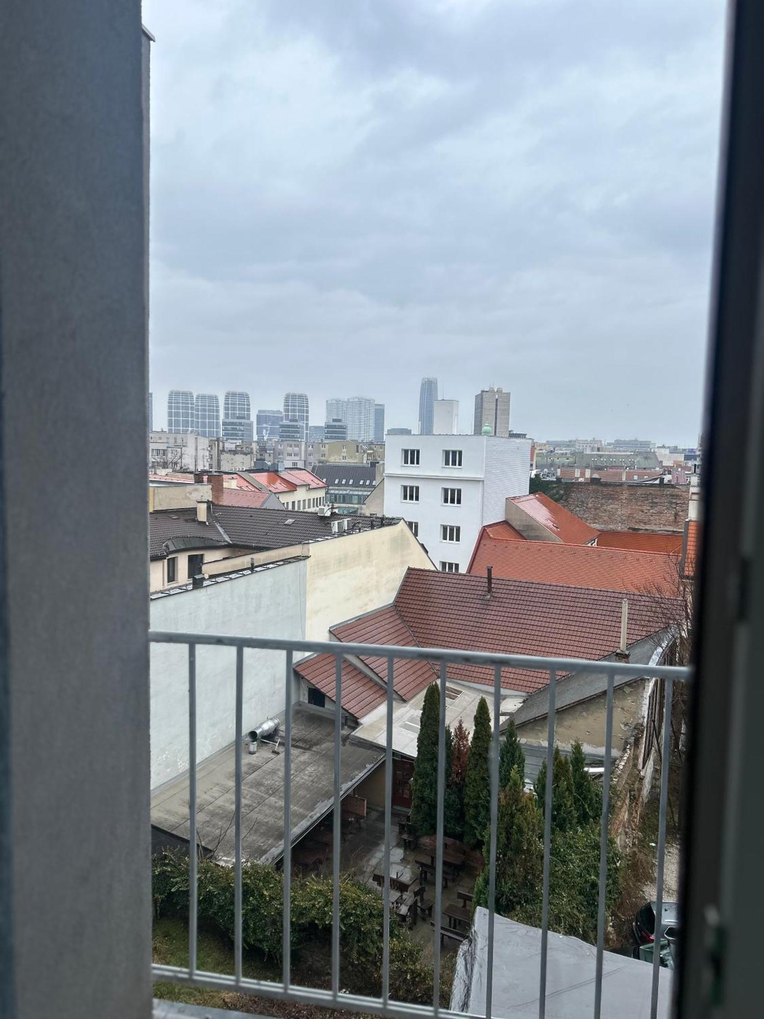 Plaza De Luxe Apartment Bratislava Bagian luar foto