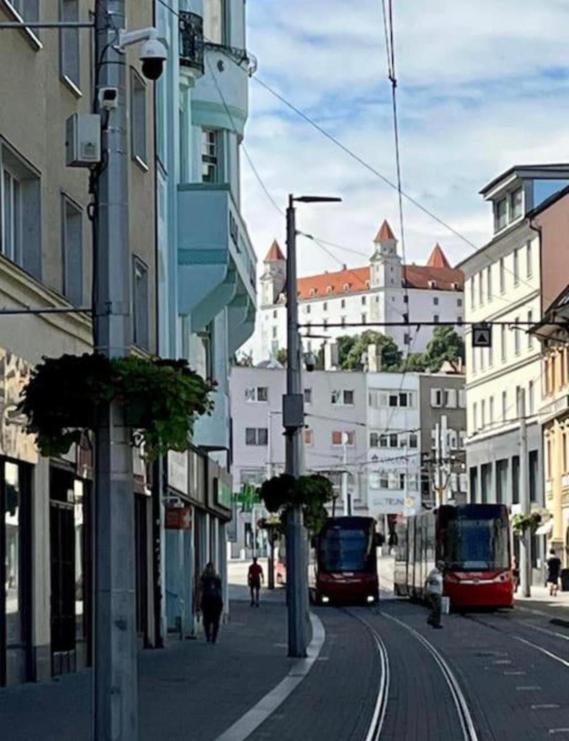 Plaza De Luxe Apartment Bratislava Bagian luar foto