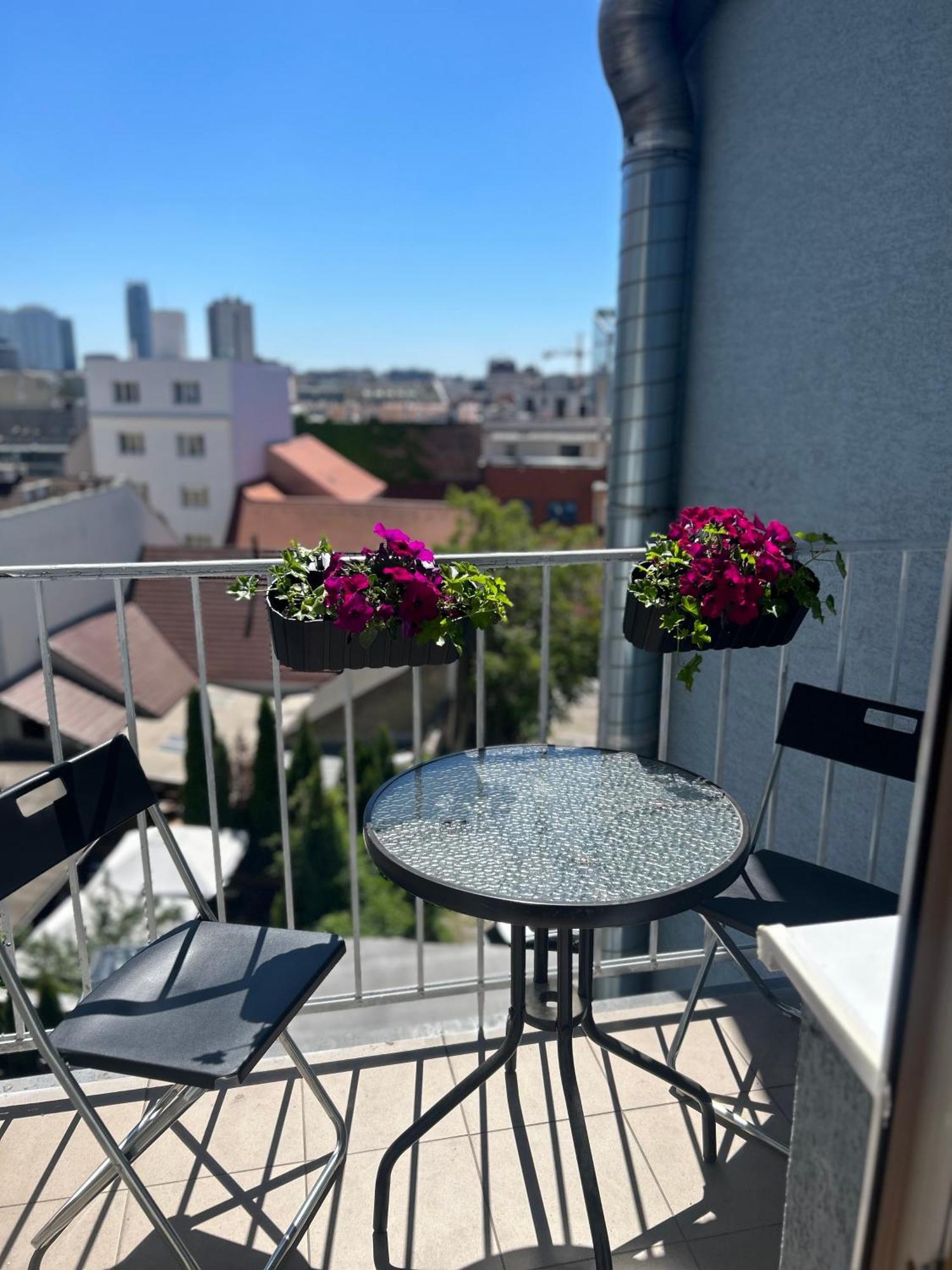 Plaza De Luxe Apartment Bratislava Bagian luar foto