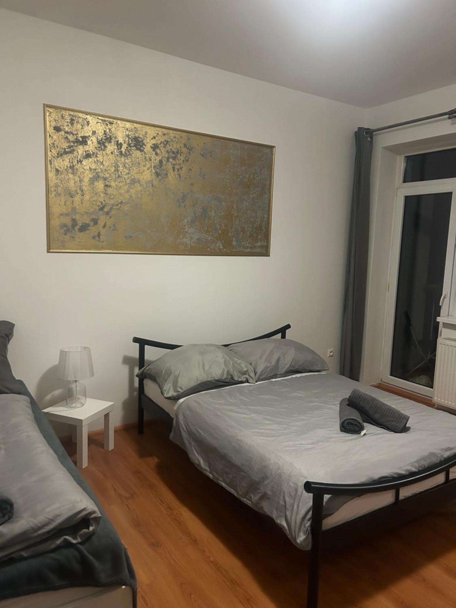 Plaza De Luxe Apartment Bratislava Bagian luar foto