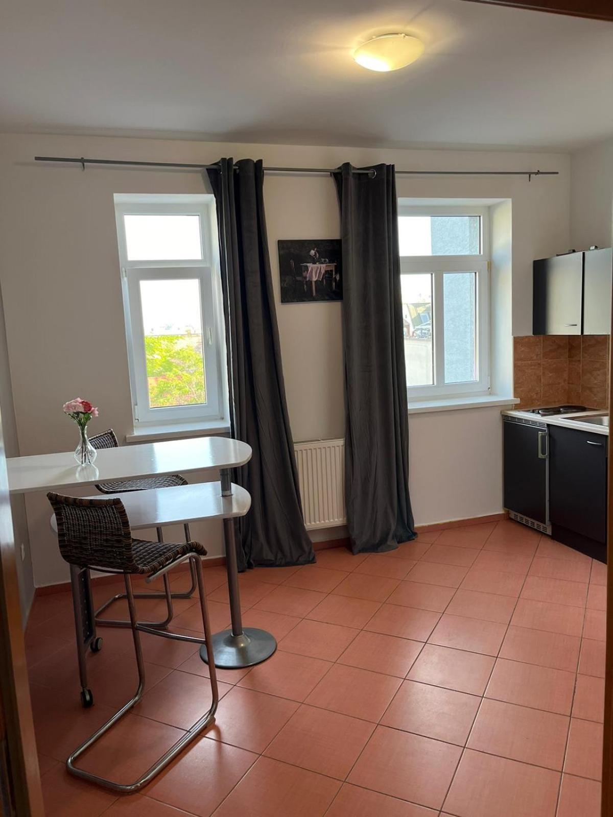 Plaza De Luxe Apartment Bratislava Bagian luar foto