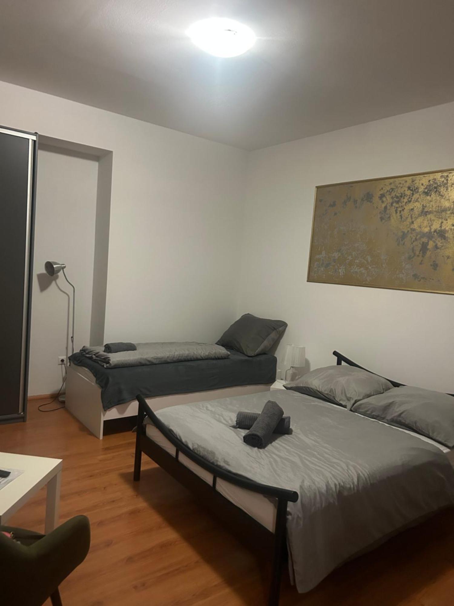 Plaza De Luxe Apartment Bratislava Bagian luar foto